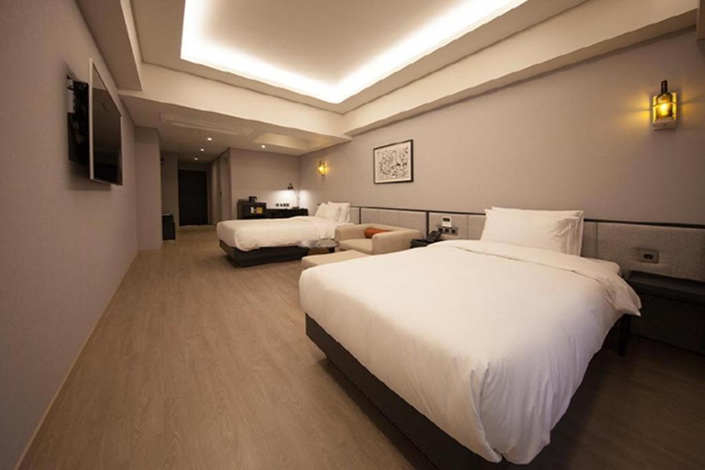ยอนซาน ฮาวด์ โฮเต็ล Hotel ปูซาน ภายนอก รูปภาพ