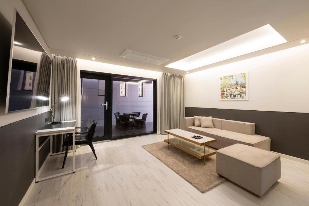ยอนซาน ฮาวด์ โฮเต็ล Hotel ปูซาน ภายนอก รูปภาพ