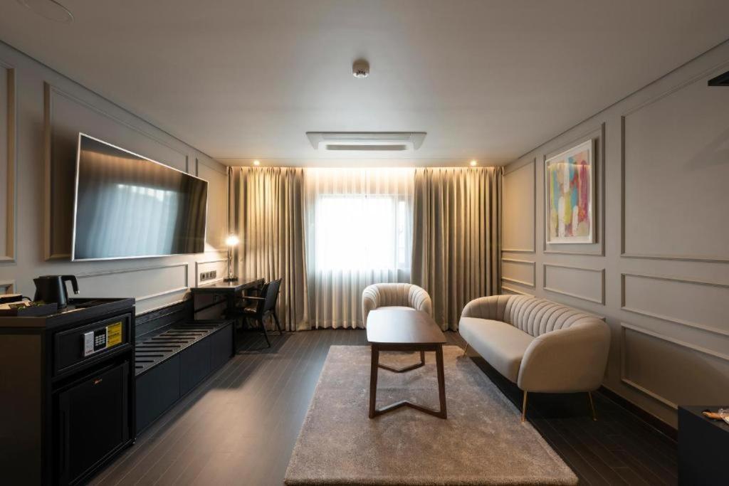ยอนซาน ฮาวด์ โฮเต็ล Hotel ปูซาน ภายนอก รูปภาพ