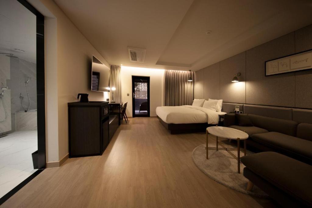 ยอนซาน ฮาวด์ โฮเต็ล Hotel ปูซาน ภายนอก รูปภาพ