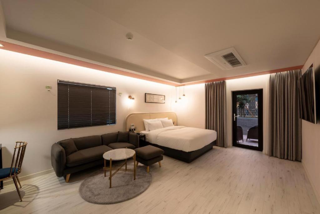 ยอนซาน ฮาวด์ โฮเต็ล Hotel ปูซาน ภายนอก รูปภาพ