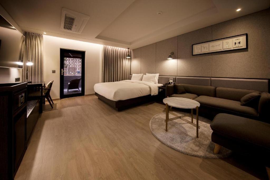 ยอนซาน ฮาวด์ โฮเต็ล Hotel ปูซาน ภายนอก รูปภาพ
