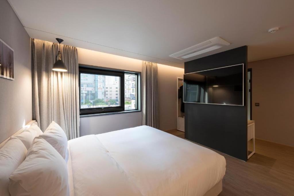 ยอนซาน ฮาวด์ โฮเต็ล Hotel ปูซาน ภายนอก รูปภาพ
