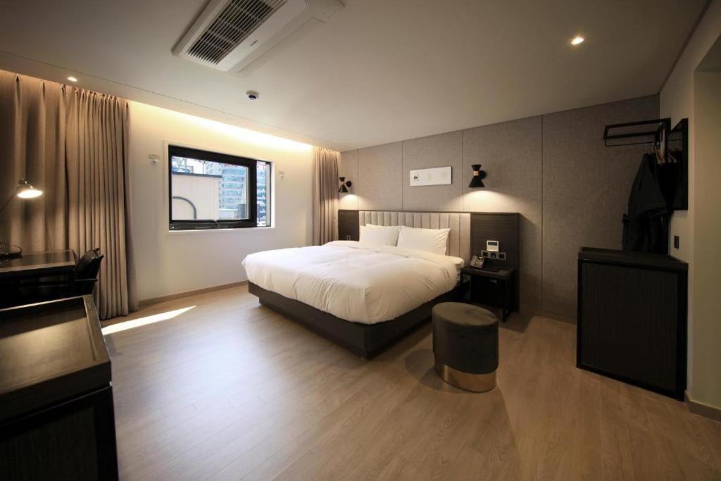 ยอนซาน ฮาวด์ โฮเต็ล Hotel ปูซาน ภายนอก รูปภาพ
