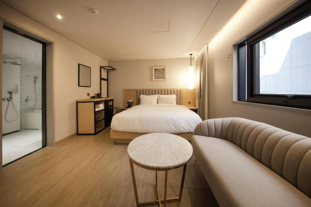 ยอนซาน ฮาวด์ โฮเต็ล Hotel ปูซาน ภายนอก รูปภาพ